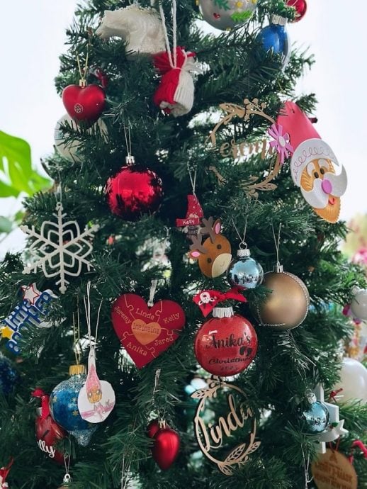 锺嘉欣全家布置圣诞树　老公“出镜”粉碎婚变传闻