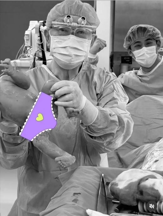 陈奕女儿萌照曝光 陪产紧张到头晕流泪