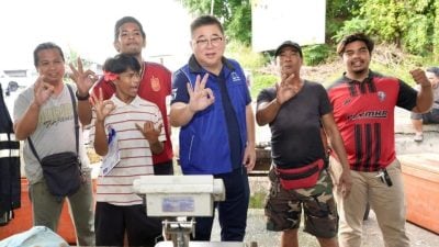 “每天需提水上楼冲凉”  陈锦雄回老家讽执政党