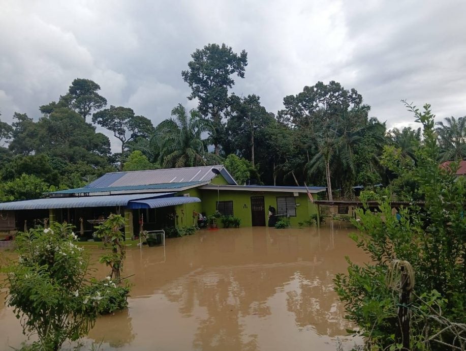 雨停水不退 16人移往救灾中心