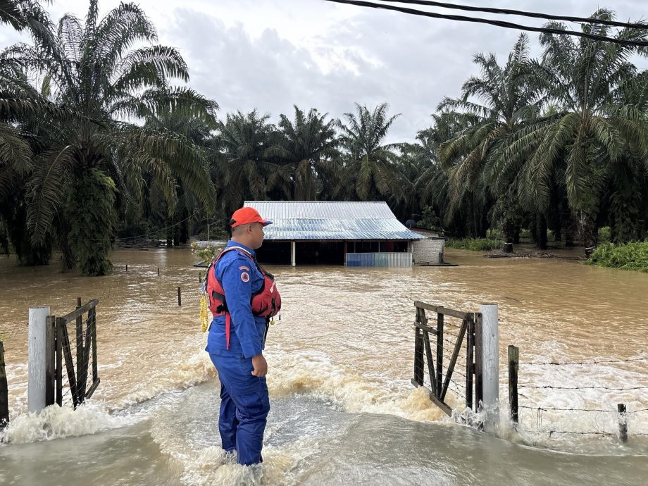 雨停水不退 16人移往救灾中心
