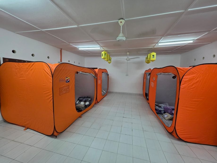 雨停水不退 16人移往救灾中心