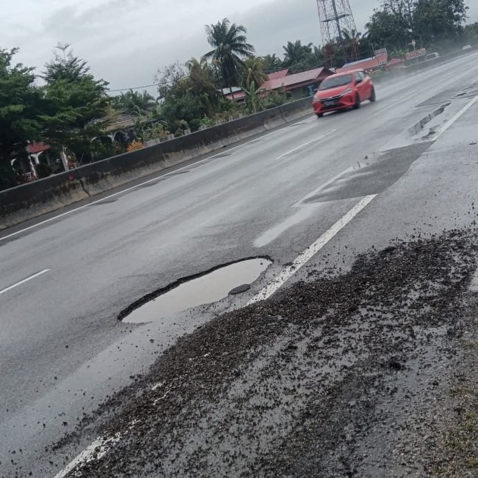 雨水连绵 沙白5号公路现逾千路洞 多车爆胎