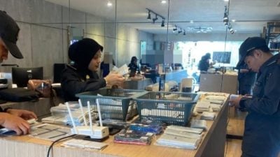 霹内贸局取缔4地 充公逾2.7万冒牌手机配件