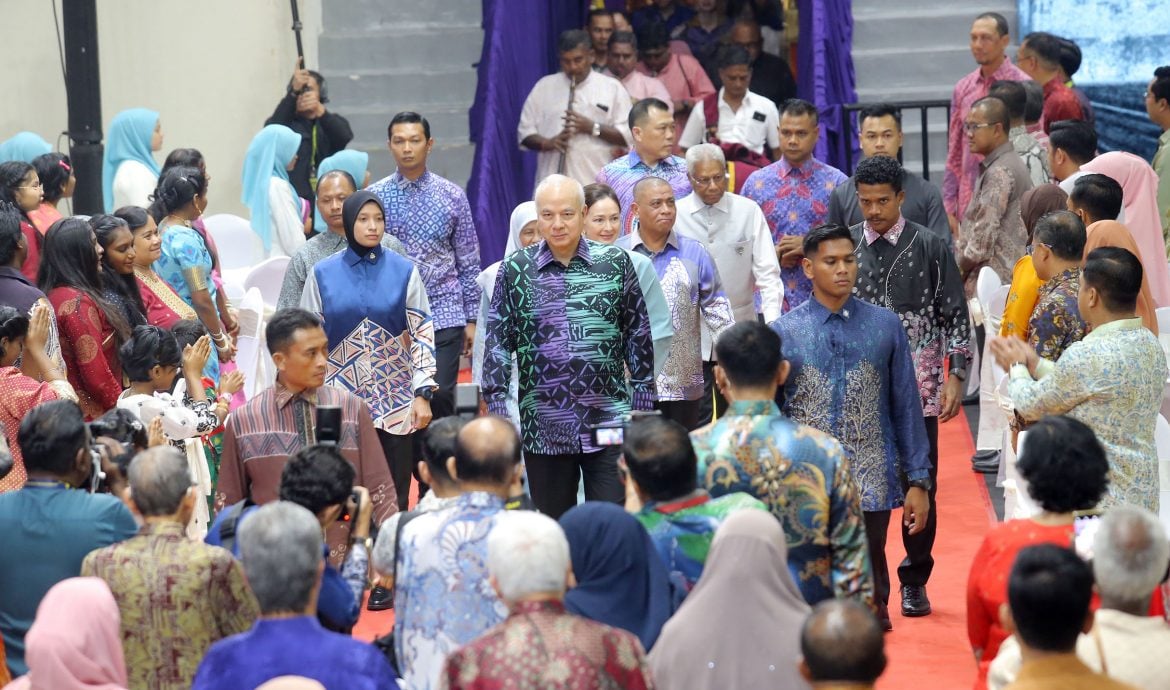 霹王室宰相:冒犯事件后提升苏丹安保 殿下依然亲民不拒合照