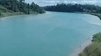 霹雳河变蓝 内阁暂停2采矿公司营运