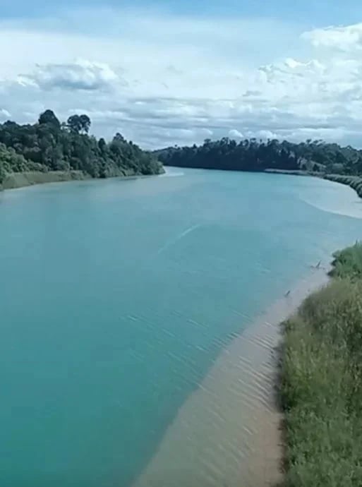 霹雳河变蓝 内阁暂停2采矿公司营运