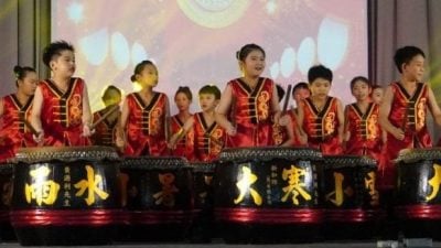 育华成立节令鼓队 柯姵名：获各界捐赠24面大鼓