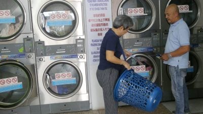 雨季 年底旅游潮  洗衣店需求增 生意火红