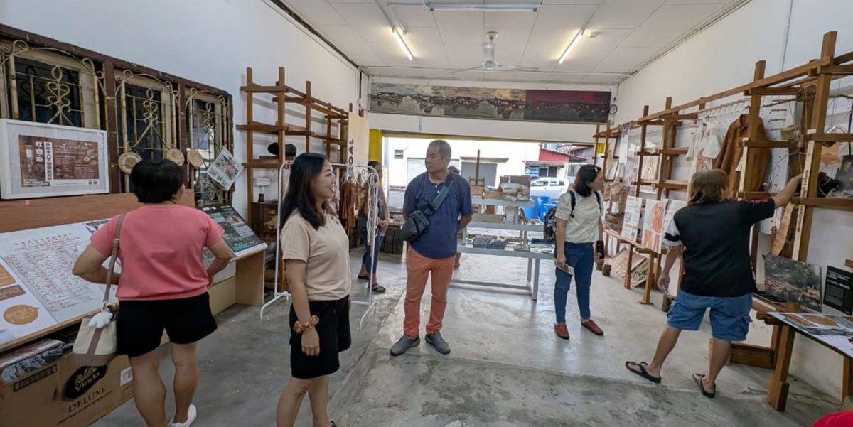 霹：4日见报∕封底主文∕新村美化动起来∕太平十八丁