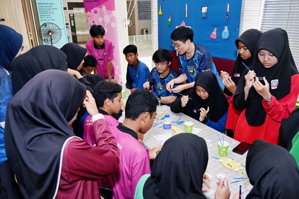 霹：学海学记|科学不再高冷 “新时代科学”激发中学生热情