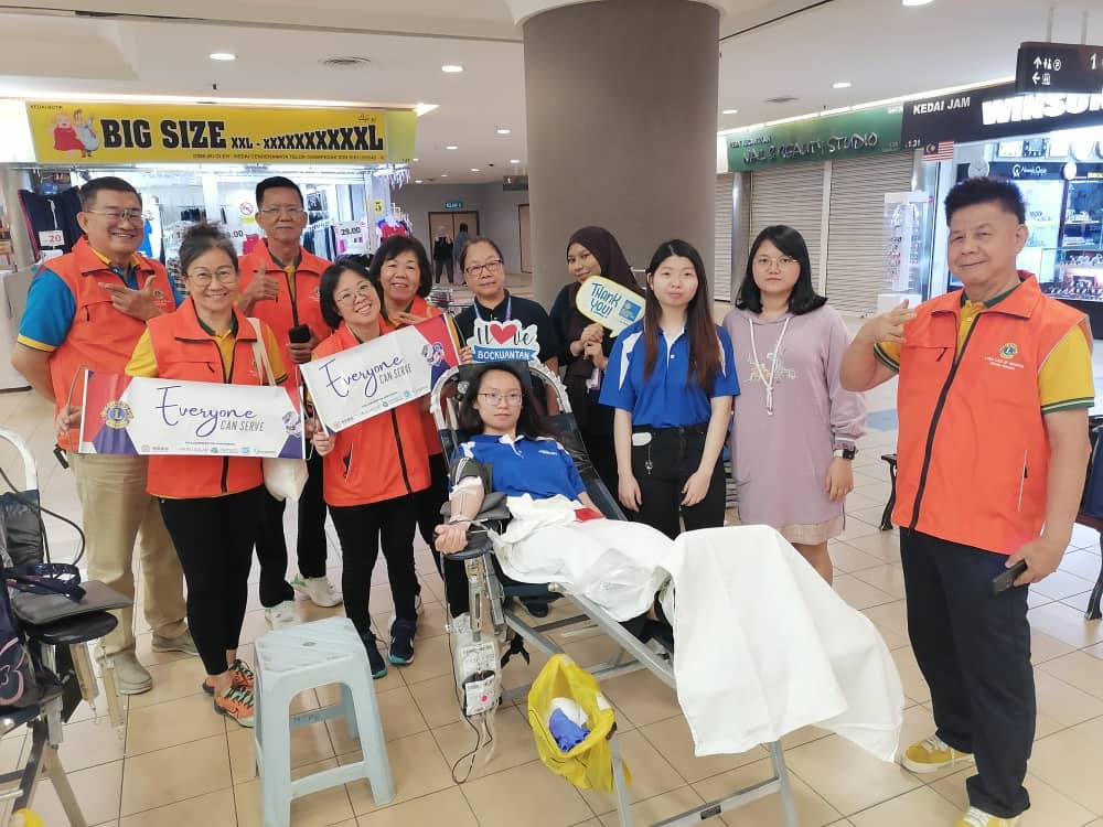 青运阿亦布爹支会与关丹美都狮子会联办捐血运动，获得115包血。