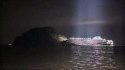 韩267人客轮触礁 总统下令展开大规模救援