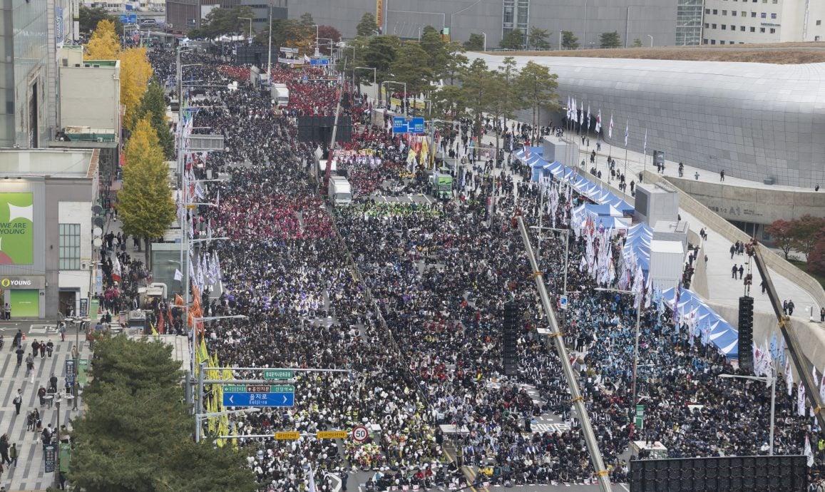 韩国两大工会首尔市区集会　喊周工作4.5天