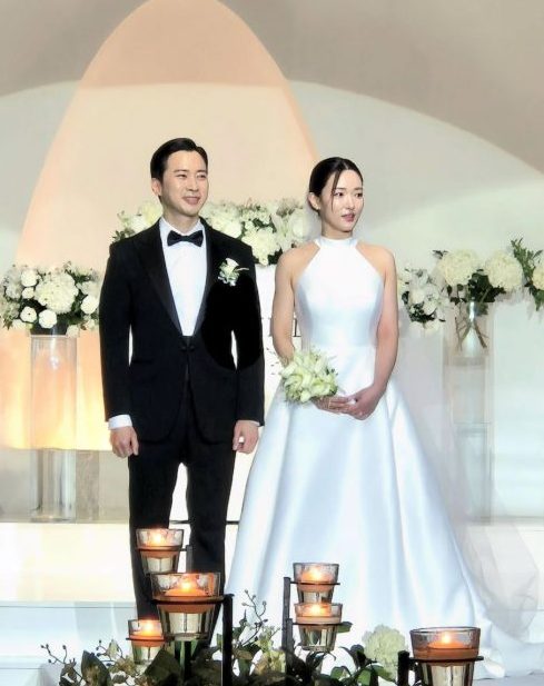 韩娱再添演员夫妻档 《鱿鱼游戏2》李云山甜娶韩瑞伊	