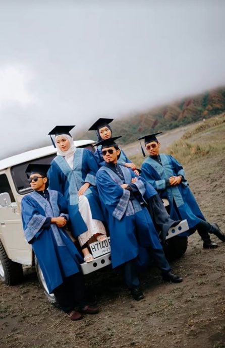 飞印尼布罗莫火山拍毕业照 大学生绝美照片火速刷屏