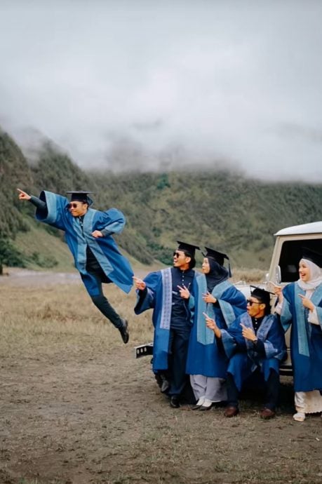 飞印尼布罗莫火山拍毕业照 大学生绝美照片火速刷屏