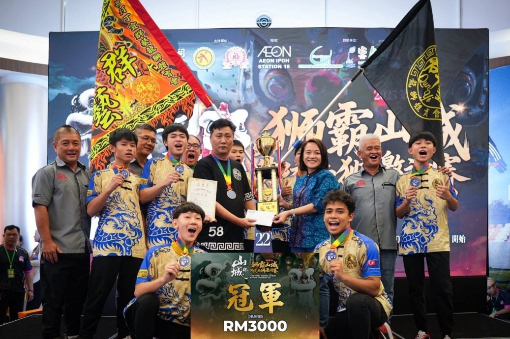 首届狮霸山城《山城杯》 哥打丁宜群艺龙狮体育会夺冠