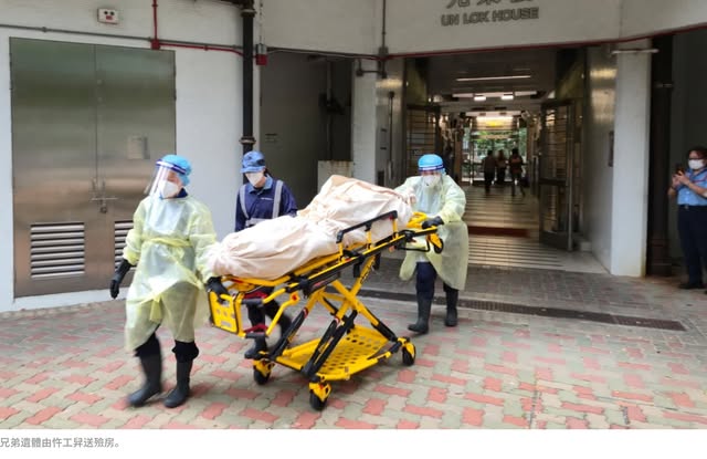 香港双尸案！大楼18F飘异味 破门赫见兄弟档陈尸房内