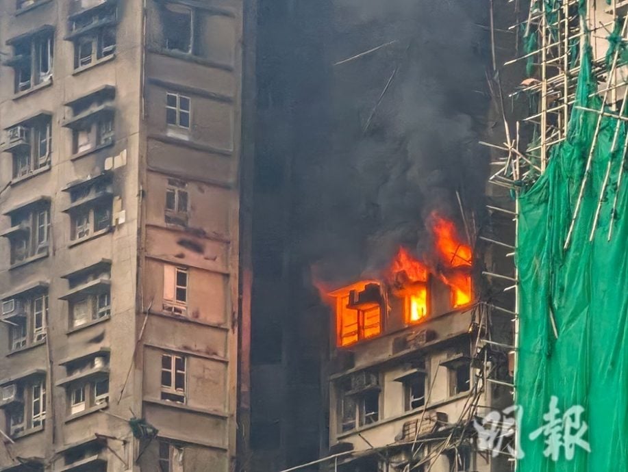香港宏福苑五级火 | 有婴儿深夜获救 凌晨抬出多具遗体　市民代移加友人寻父母