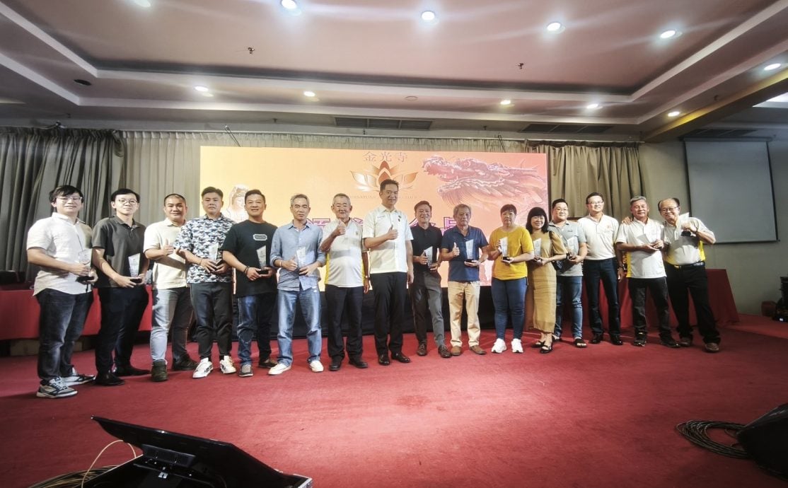 马口金光寺38周年庆典 两位议员拨款8000助购地基金