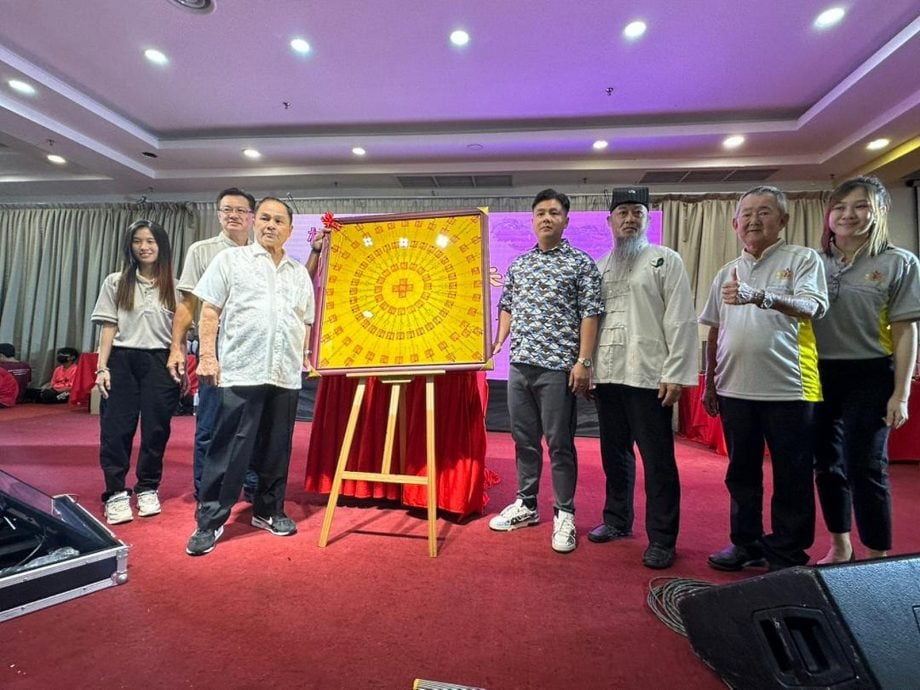 马口金光寺38周年庆典 两位议员拨款8000助购地基金