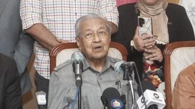 批政府被查 记者被袭击  敦马：马陷恐惧氛围