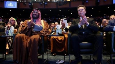 马斯克预言  AI与人形机器人将“消灭贫困”