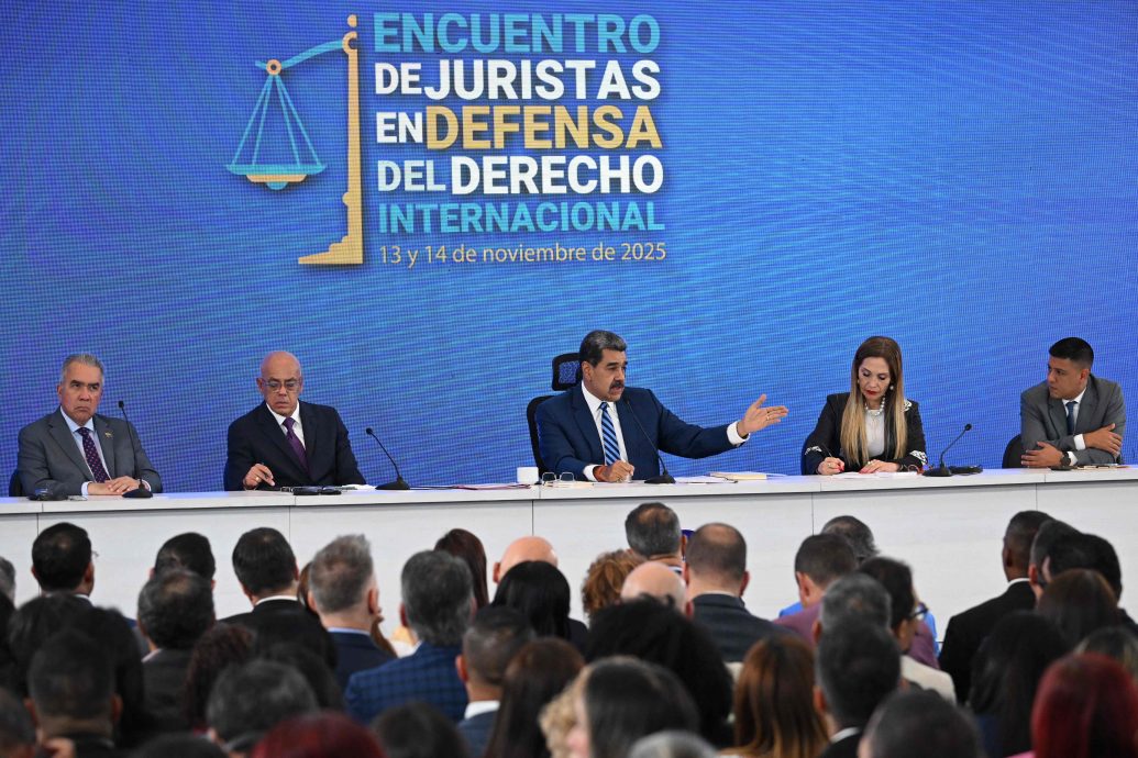 马杜罗:美国在加勒比地区战争行为构成巨大国际挑战