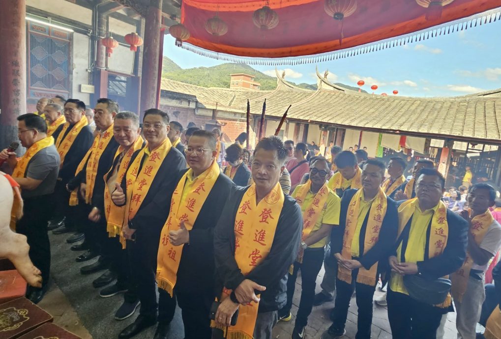 马来西亚黄氏登进家族会275人赴永春重阳祭祖