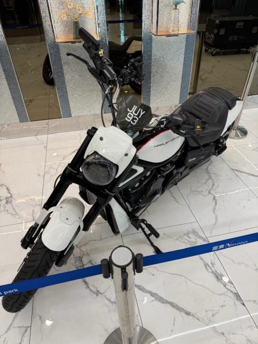 黄志明“爱驹”灵堂曝光 裘海正发文悼念