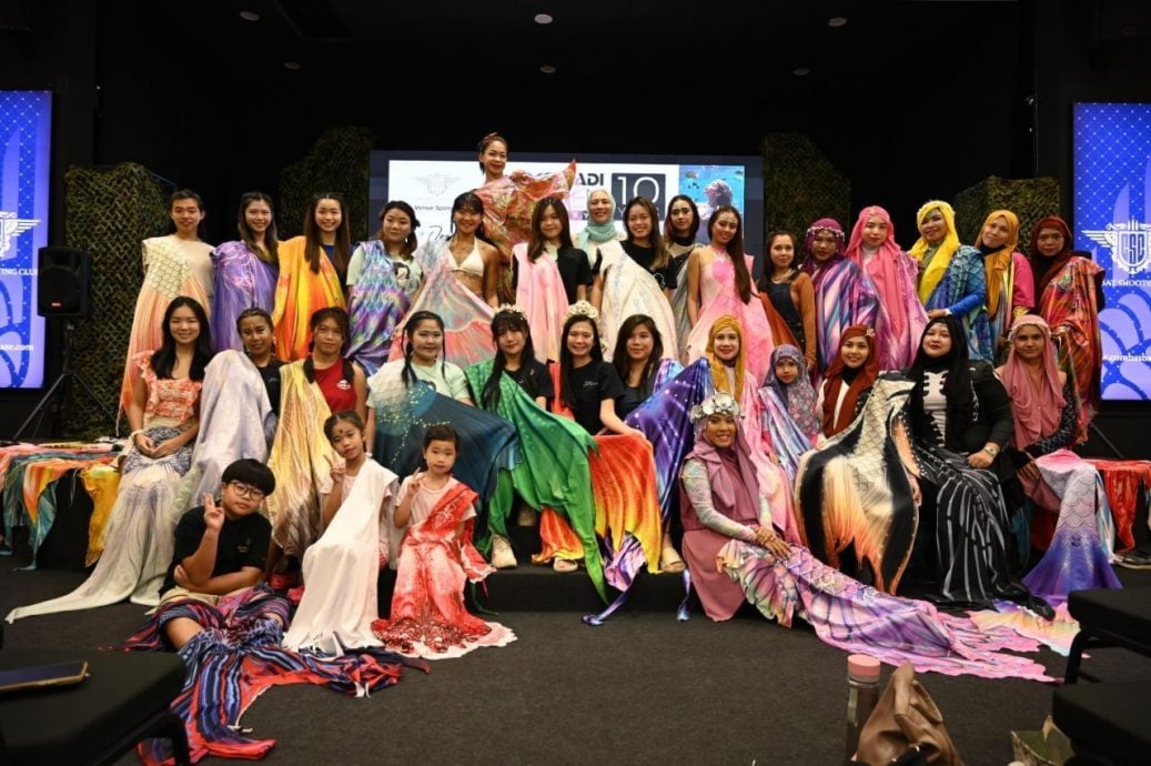 特职世界/美人鱼教练训练官