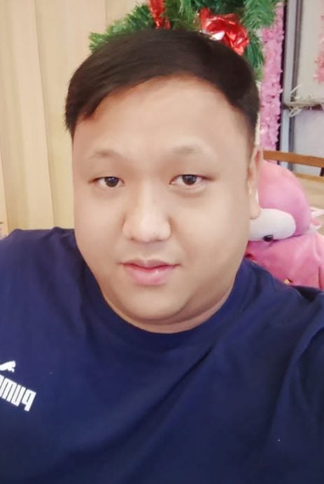 (3/12见报)星角摄/(pk)火壶表演 驯火成水