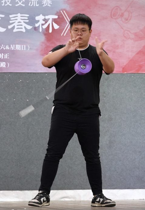 （9/11见报）星角摄/(EA)扯铃