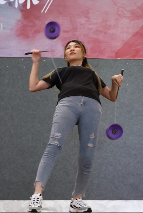 （9/11见报）星角摄/(EA)扯铃