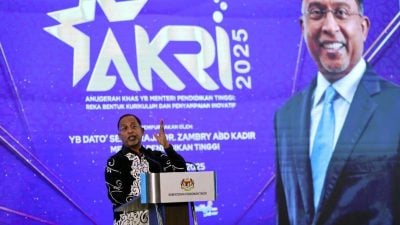 “讲师应专注自己专业范畴”   赞比里：需维护知识完整性