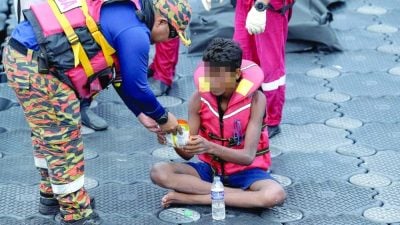 缅船沉没交怡海域 | 生还者：我亲眼看着男童溺水