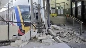 脱轨电动火车已移出  槟北海火车站所有月台恢复服务