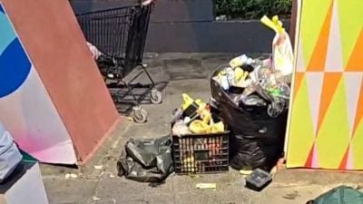 泰南大水灾| 大马人撤离合艾留垃圾   义工：“真丢脸！”