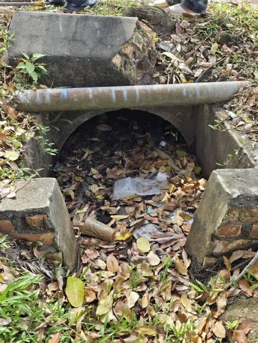 (古城封面主文)小吉里望路狭窄 几乎每月发生1宗车轮陷沟意外