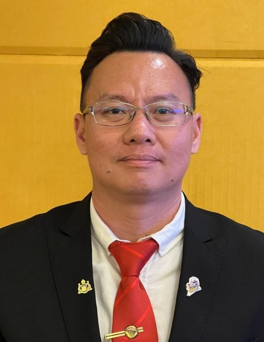 （古城封面主文／签发）卡通人偶与小贩路中兜售遭取缔·市政厅揭部分为罗兴亚人