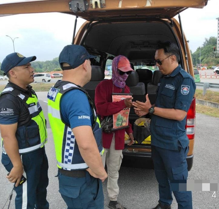 （古城封面主文／签发）卡通人偶与小贩路中兜售遭取缔·市政厅揭部分为罗兴亚人