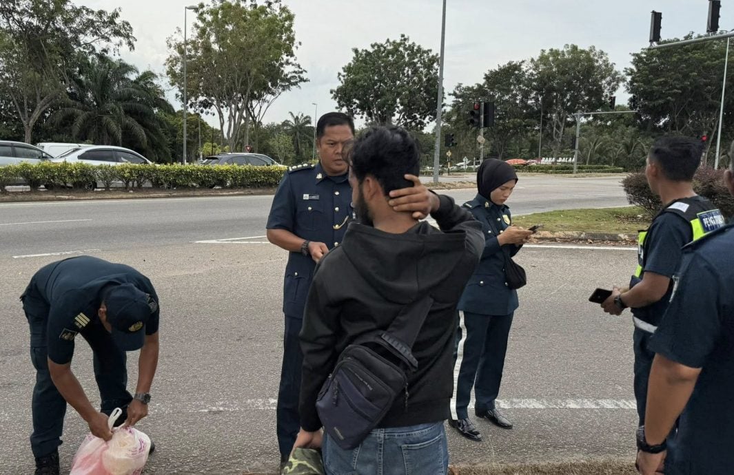 （古城封面主文／签发）卡通人偶与小贩路中兜售遭取缔·市政厅揭部分为罗兴亚人