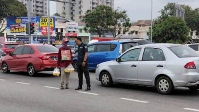 卡通人偶与小贩路中兜售遭取缔·市政厅揭部分为罗兴亚人