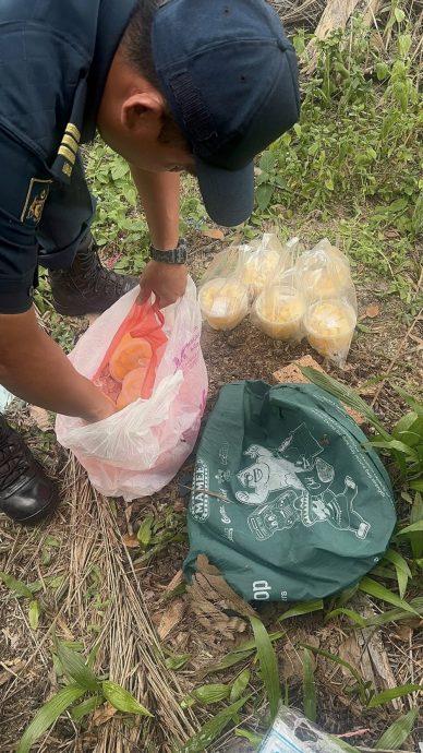 （古城封面主文／签发）卡通人偶与小贩路中兜售遭取缔·市政厅揭部分为罗兴亚人