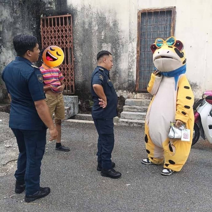 （古城封面主文／签发）卡通人偶与小贩路中兜售遭取缔·市政厅揭部分为罗兴亚人