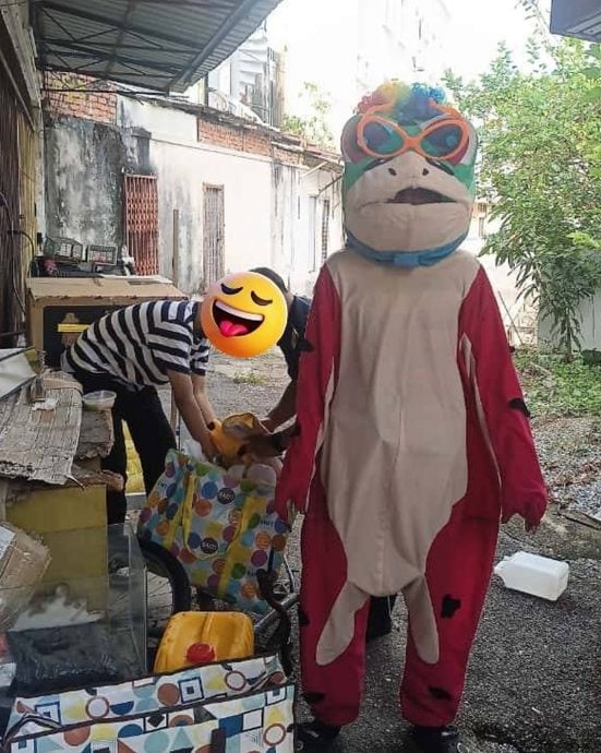 （古城封面主文／签发）卡通人偶与小贩路中兜售遭取缔·市政厅揭部分为罗兴亚人