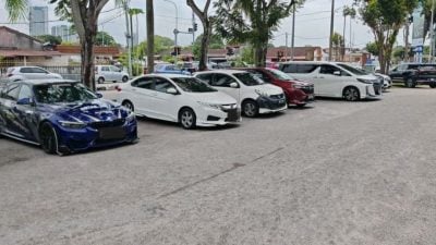 商区停车格“消失”  车主：是否要付费？