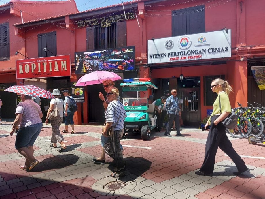 (古城封面副文)公共服务局总监丹斯里旺阿末达兰巡视无车区