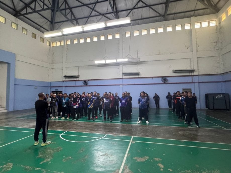 (古城封面副文)斯里德孟公警察宿舍“空巷行动”获得当地居民配合一同清理,当局无开出罚单